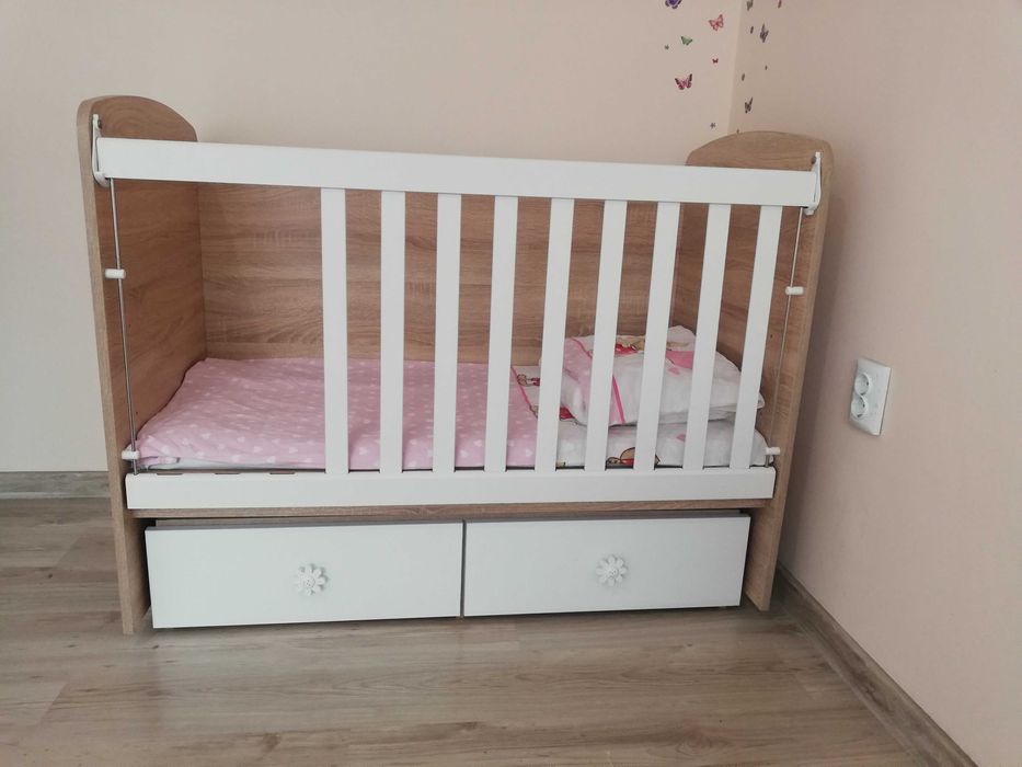 Дървена кошара с матрак