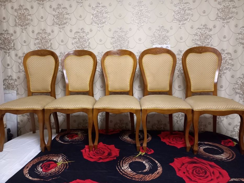 СТОЛ СТУЛ СОТИЛАДИ
10 стульев
1 стол