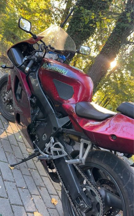 Kawasaki ZX750P Ninja Custom – Sportivă, aspect agresiv