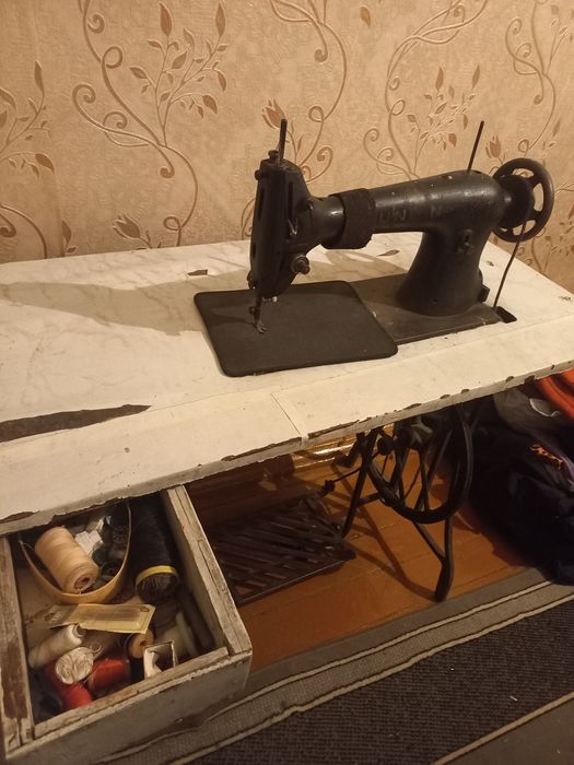 Машинка швейная марки Зингер