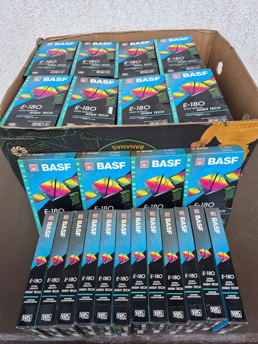 Vând lot 14 casete video VHS originale Basf, 180 minute cu filme

- 40