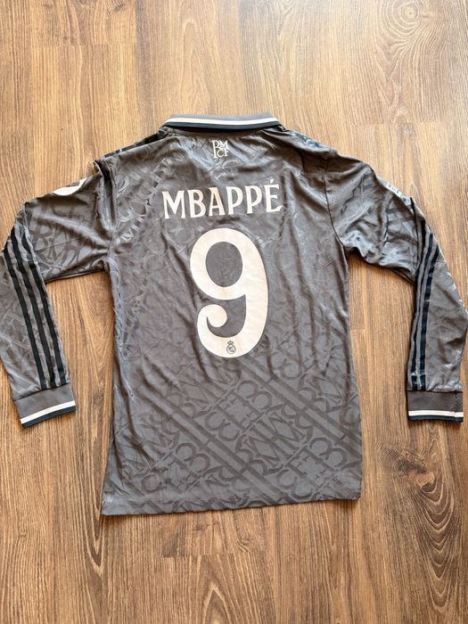 Продавам футболна фоанелка  на Реал Мадрид  / Real Madrid  2024-2025 9 MBAPPE