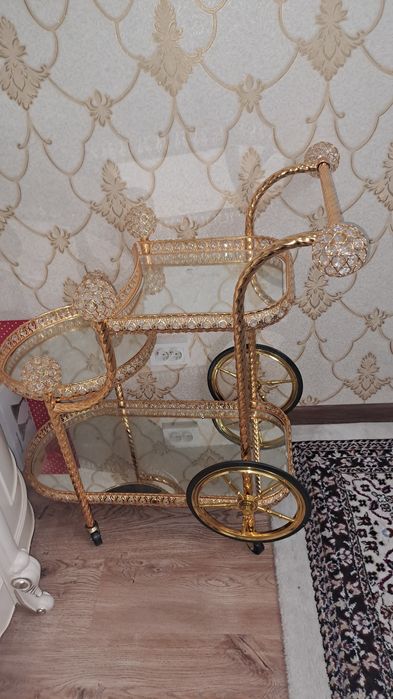 Сервировочная тележка