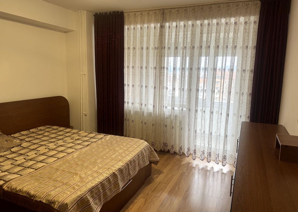 Apartament cu 3 dormitoare de închiriat-120mp.