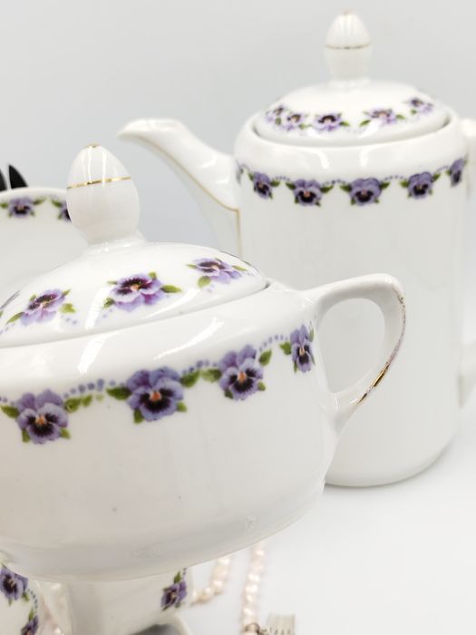 beyer & bock , антикварен сто годишен сервиз за кафе/