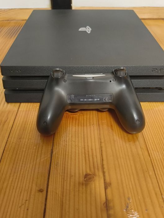 Playstation 4 Pro + 25 игри