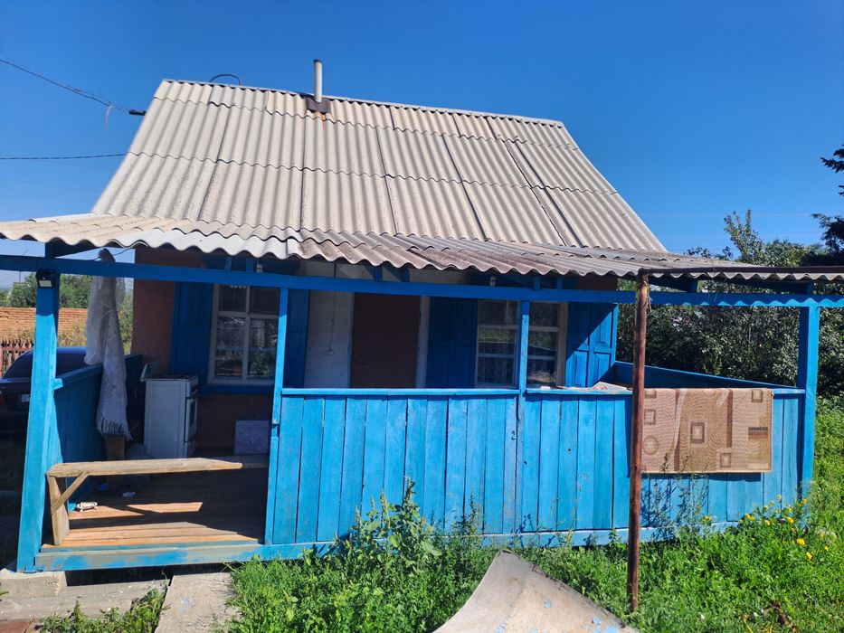 Продам дачу . Участок 6 соток .