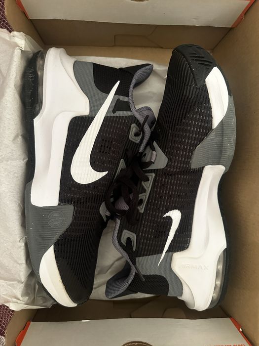 Кроссы адидас новые