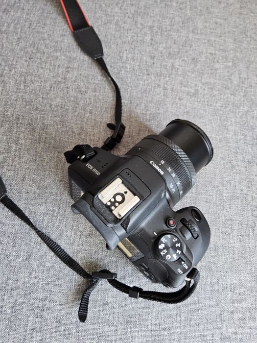 Camera foto mirrorless  Canon EOS R100