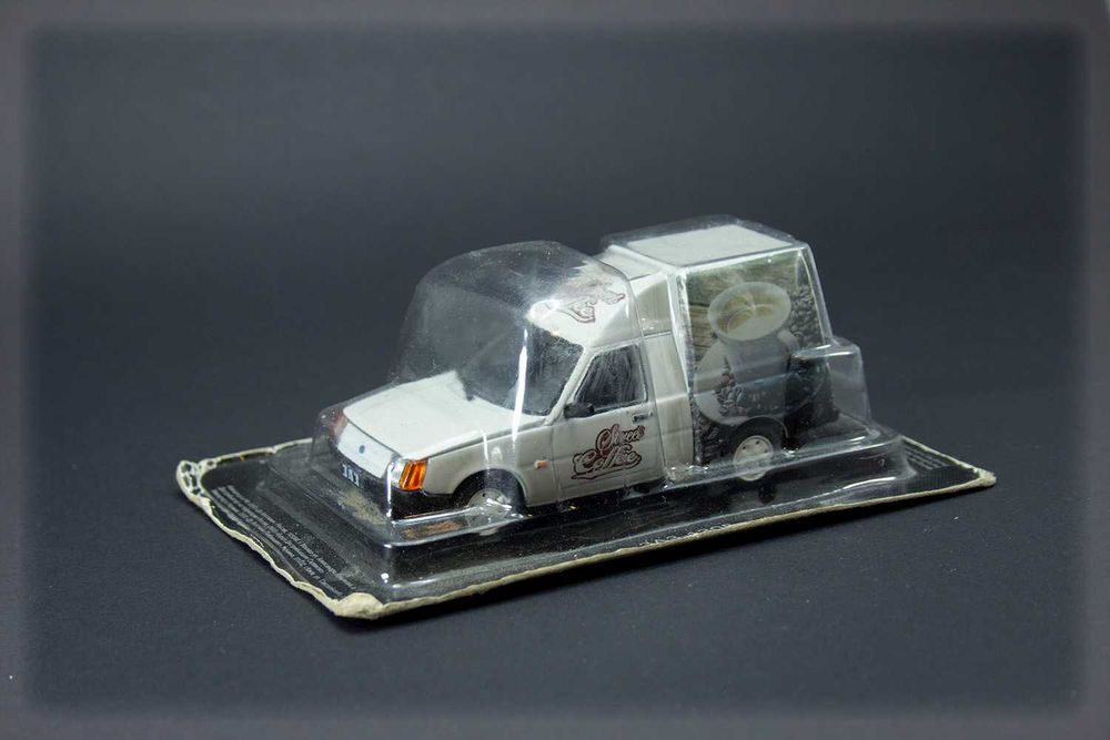 Игрушечный автомобиль ЗАЗ "Таврия" 1305 - Уличное кофе. масштаб 1:43.