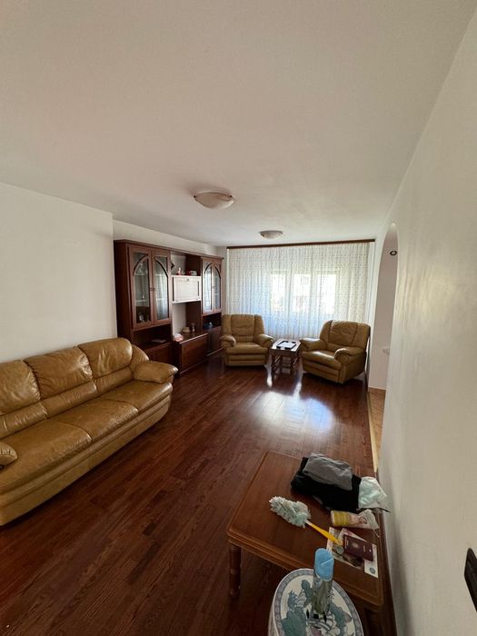 Închiriez apartament 3 camere