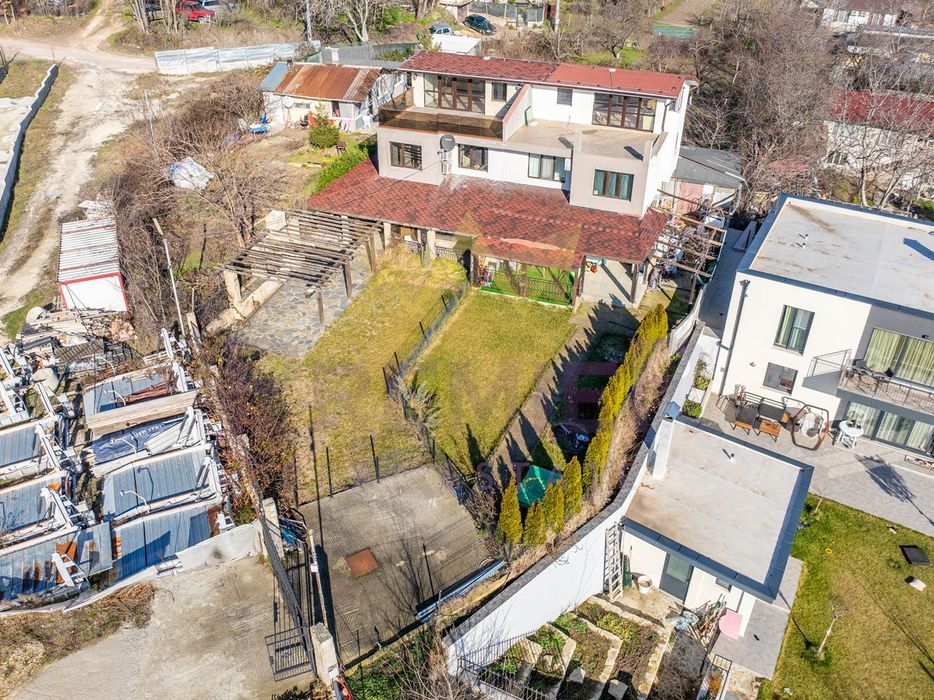 Продава се Къща в Варна, м-т Ментешето - 270 кв.м за 1000 €/кв.м - Снимка #9