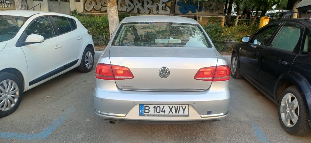 VOLKSWAGEN Passat