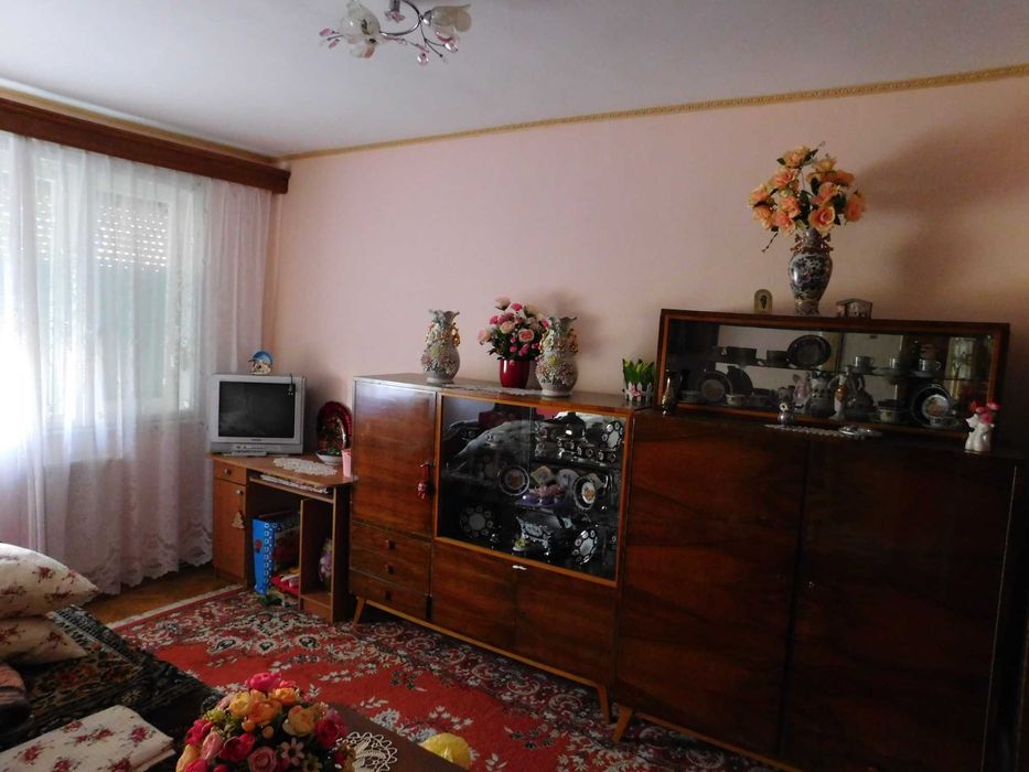 vand apart. 3 camere decomandat,et.1,central,negociabil !