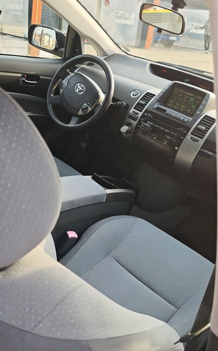 Toyota prius generația  II