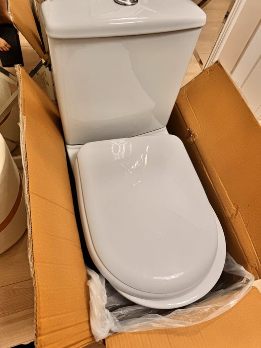 Продам за 5000 тг унитаз с крышкой