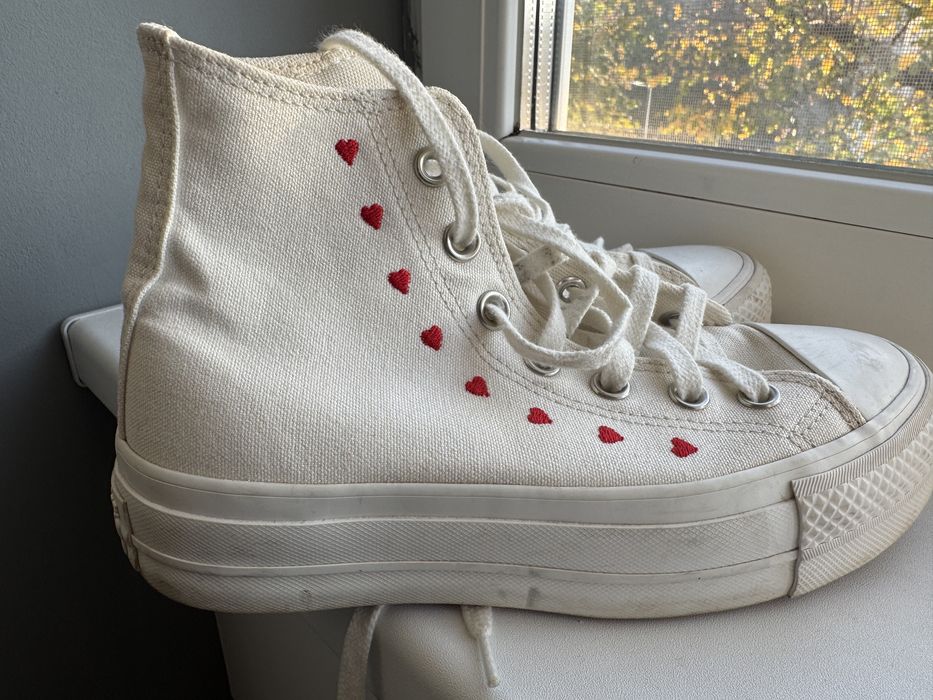 Converse cu inimioare