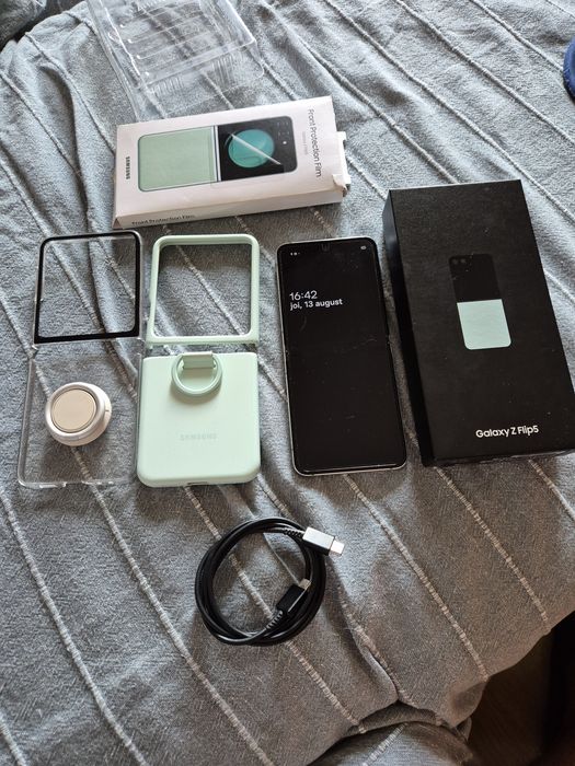 Samsung Galaxy Flip 5 512 gb mint