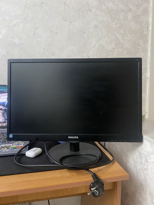Монитор Philips.