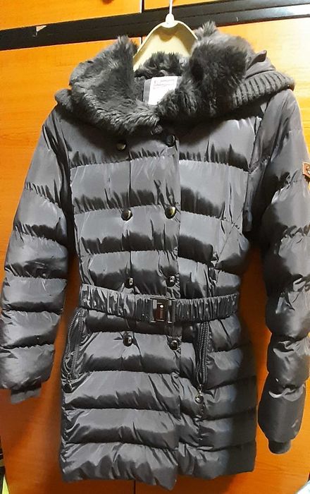 Geaca lunga vatuita , cu gluga