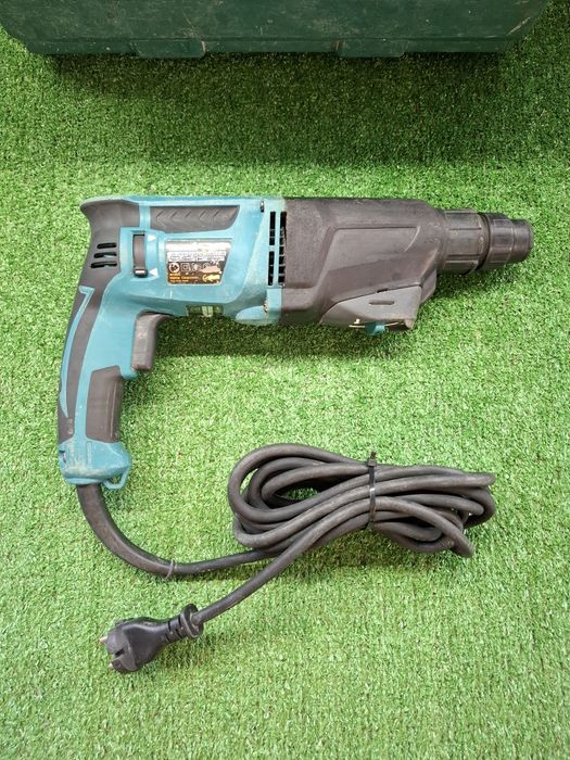 Перфоратор на Makita HR2610