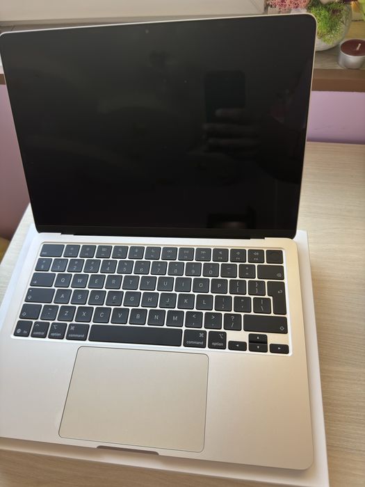 Apple MacBook Air 13" M5 (2026) /CPU 10/GPU 8/ Гаранция до 26.05.2028