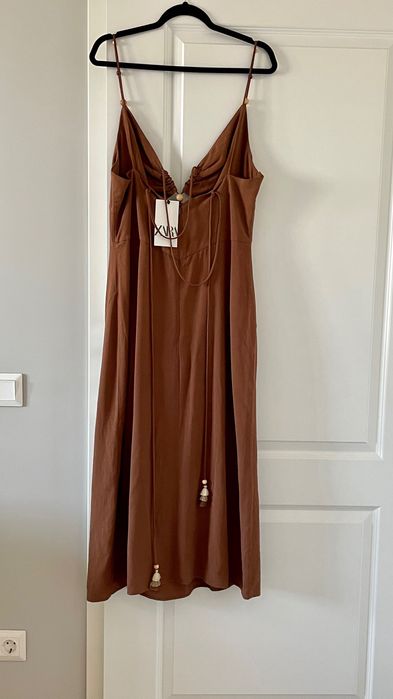 Рокля Zara с изрязан гръб