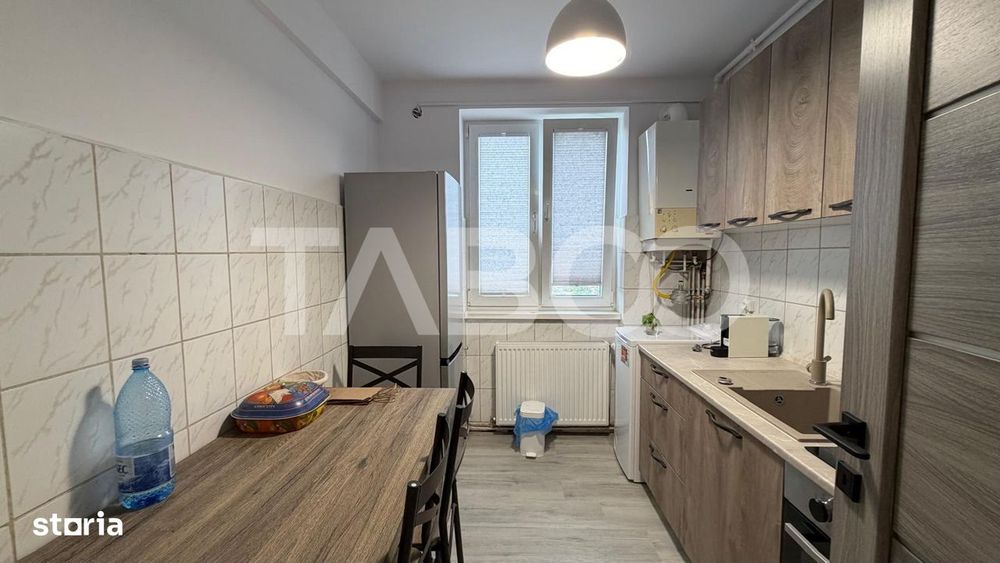 Apartament cu 2 camere decomandate etaj 3 in zona Mihai Viteazul