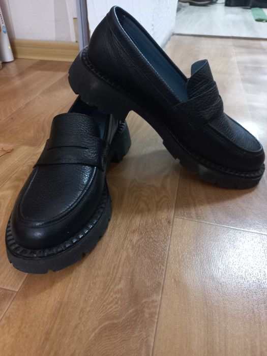 Продам женские туфли