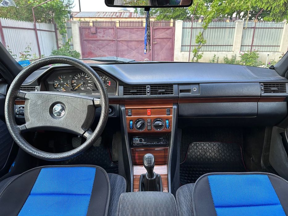 Mercedes-Benz E-Class 1990 benzină, 8.571 € — imagine 5