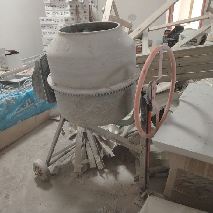 Бетон мешалка рабочий