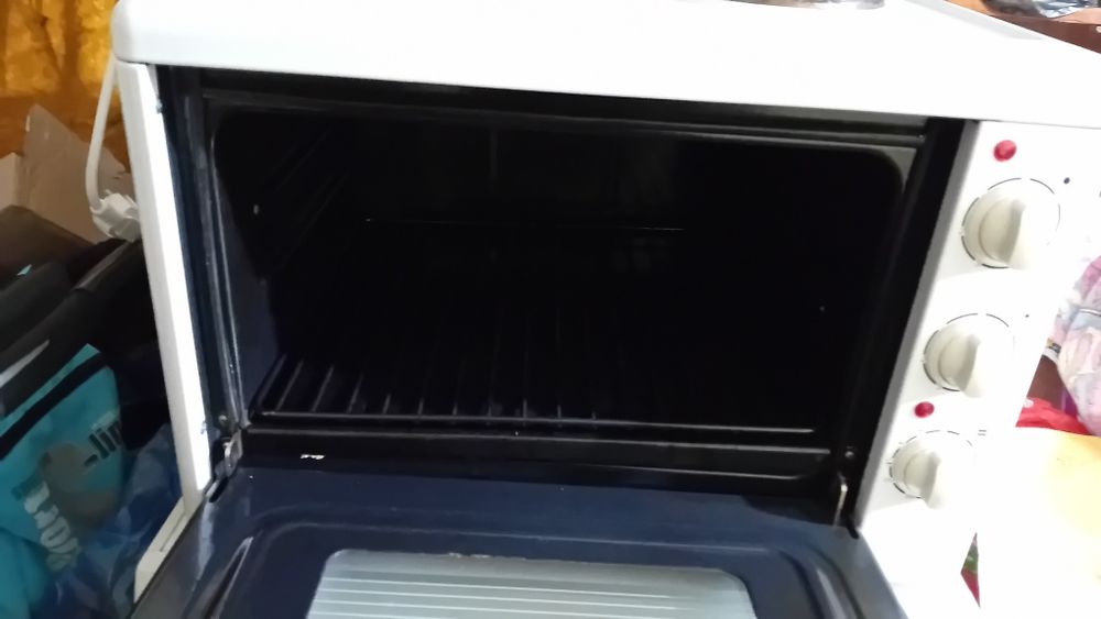 Продавам фурна,много запазена!