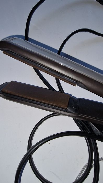 Placa remington cu afisaz reglarea temperaturii