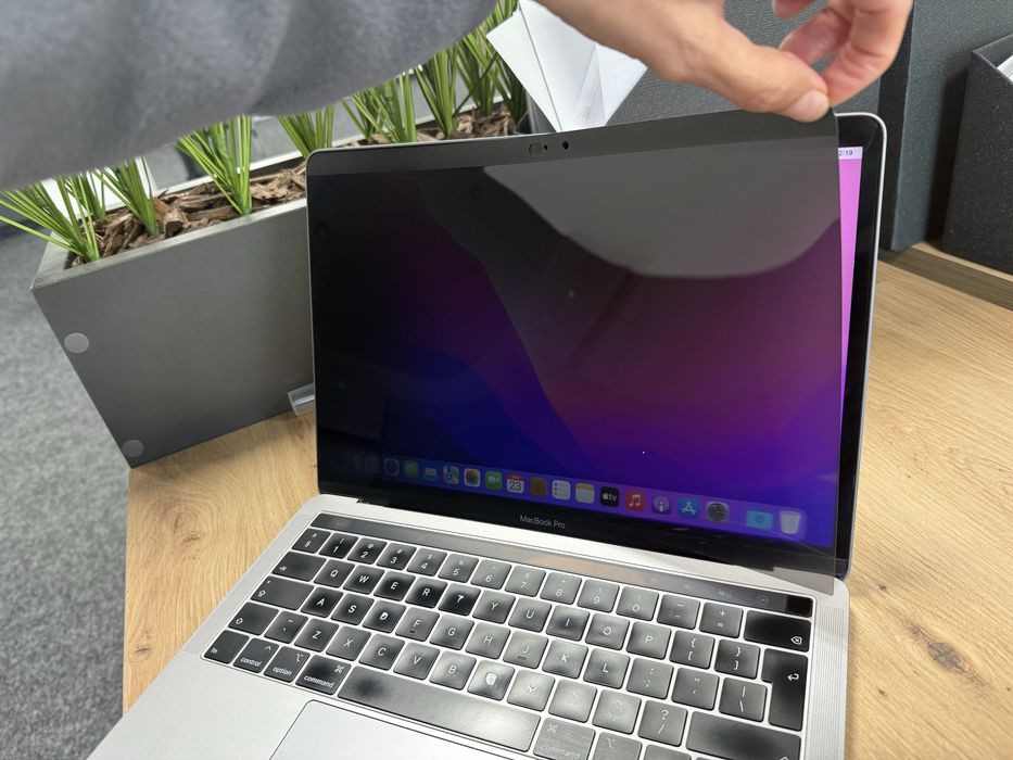 MacBook Pro 13-inch, 2019, Retina IRIS Plus, Touch Bar - Перфектен
