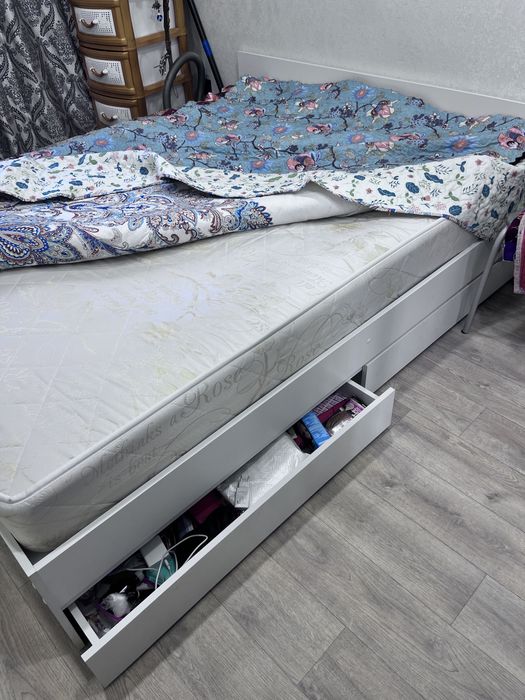 Кровать двуспальная