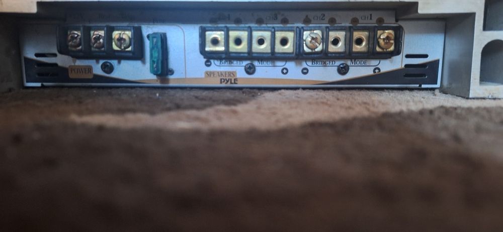 Продам саб вместе с усилителем