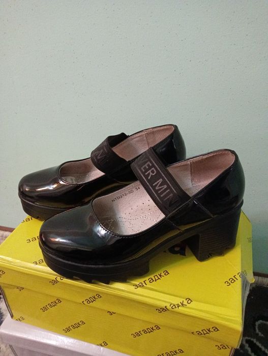 Туфли для девочек.