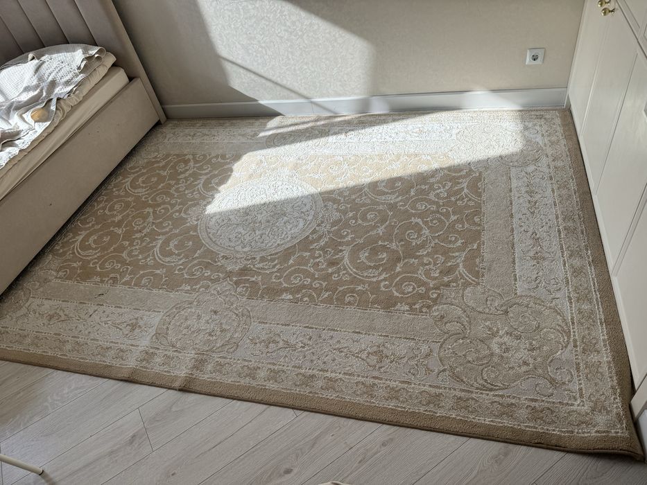 Продам ковер бежевый плотный 2 на 3
