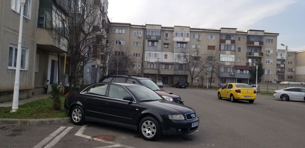 PROPRIETAR Vand apartament in ZONA TARG SEVERIN decomandat 2 camere