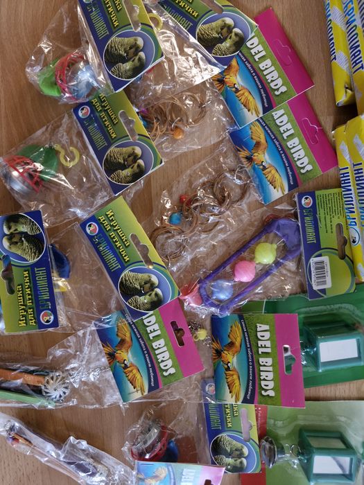 Игрушки,домики для попугаев