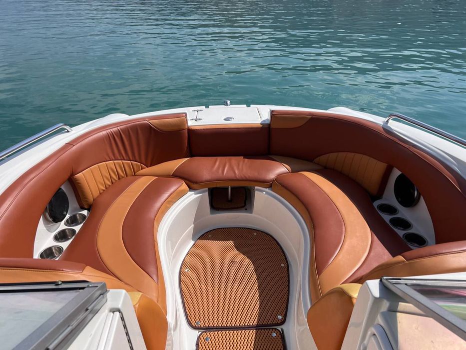 Прогулочный катера с подвесными моторами