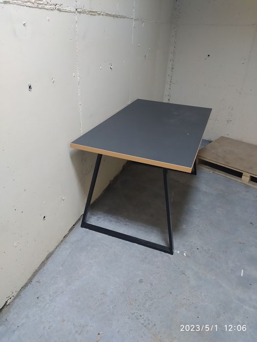 Стол Zeta в отличном состоянии