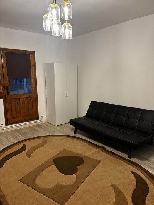 Închiriez garsoniera confort 1