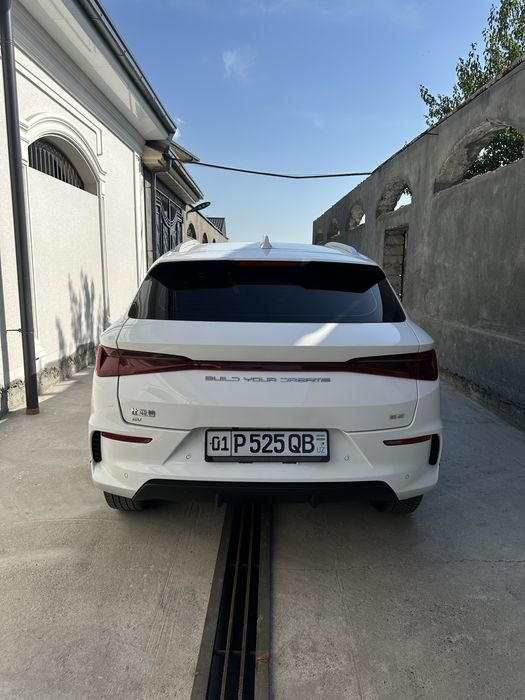 BYD e2 2023 yil