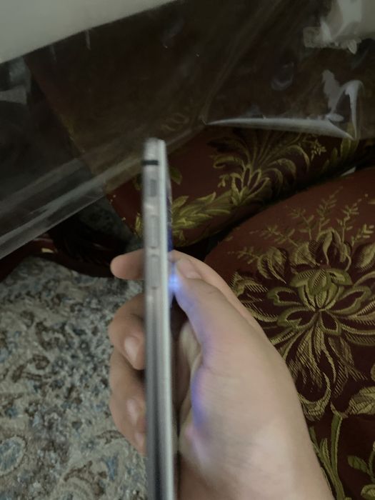 Продаю айфон 8 робочий