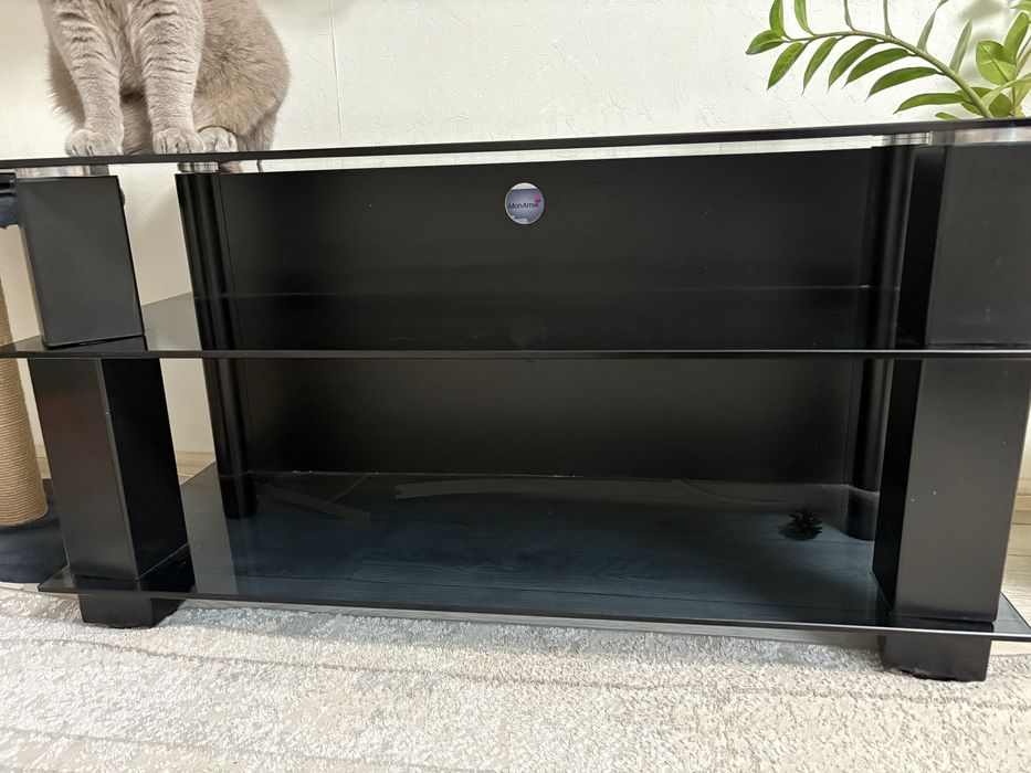 Стеклянный стол