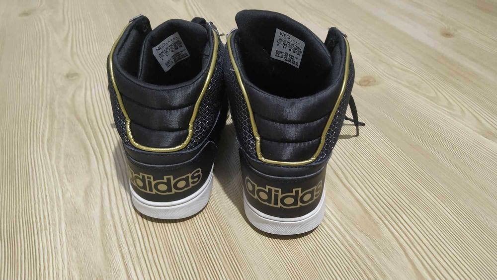 Дамски кецове Adidas, номер 40