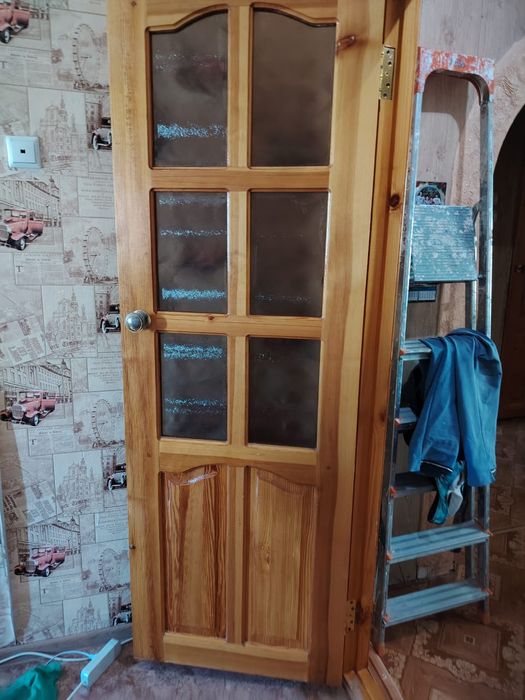 Продам двери  деревянные