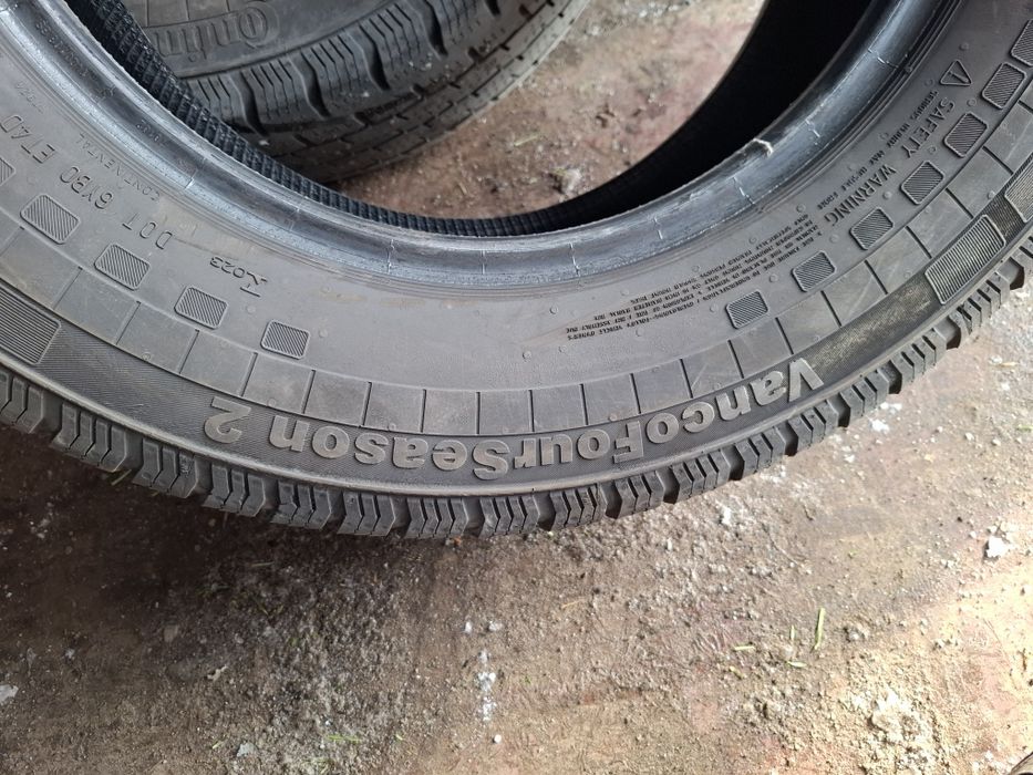 Vand 2 anvelope 235 65 16 C continental de iarna dot 2022