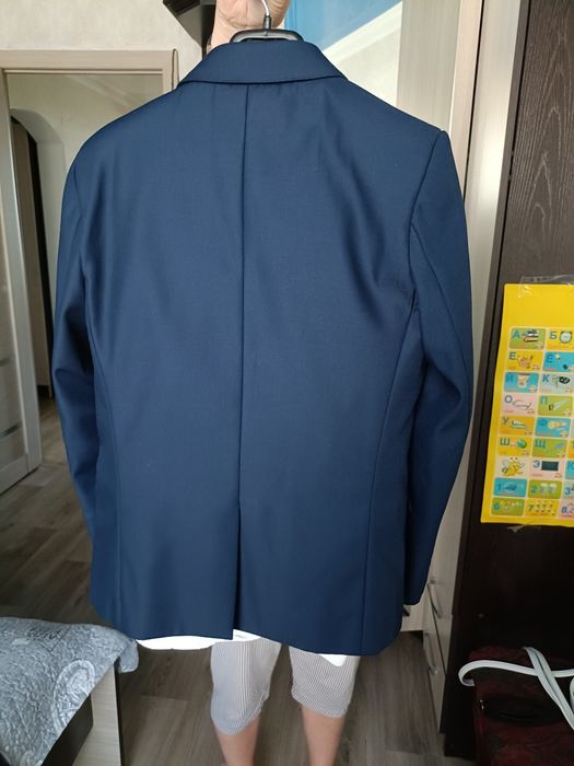 Продам школьный костюм